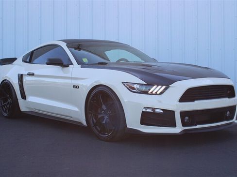 Used 2017 Ford Mustang GT Premium w/ GT Performance Package RWD image 1