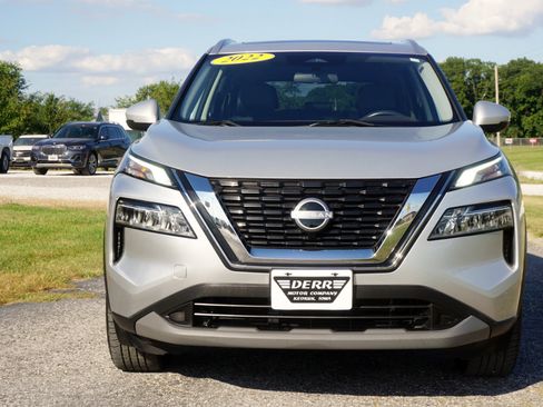 Used 2022 Nissan Rogue SV w/ SV Premium Package image 3