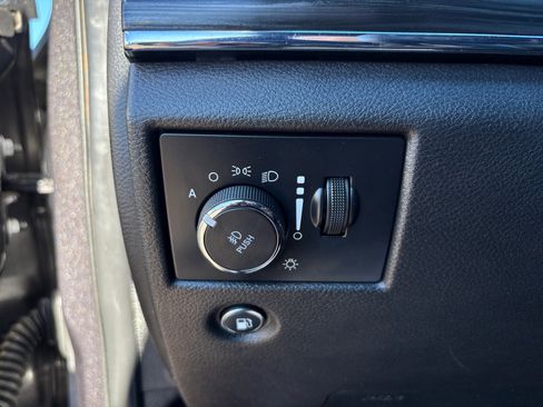 Used 2019 Jeep Grand Cherokee Limited image 14