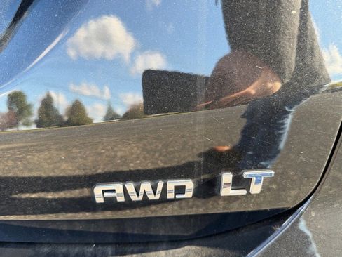 Used 2023 Chevrolet Equinox LT w/ Driver Convenience Package image 8