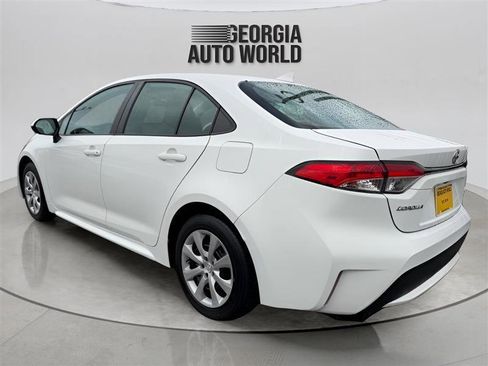 Used 2021 Toyota Corolla LE image 8