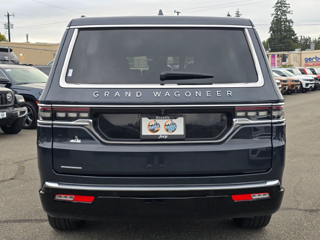 Used 2023 Jeep Grand Wagoneer 4WD w/ Flexible Seating Group image 7