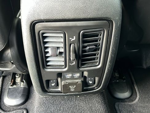 Used 2025 Dodge Durango GT AWD/4WD image 15