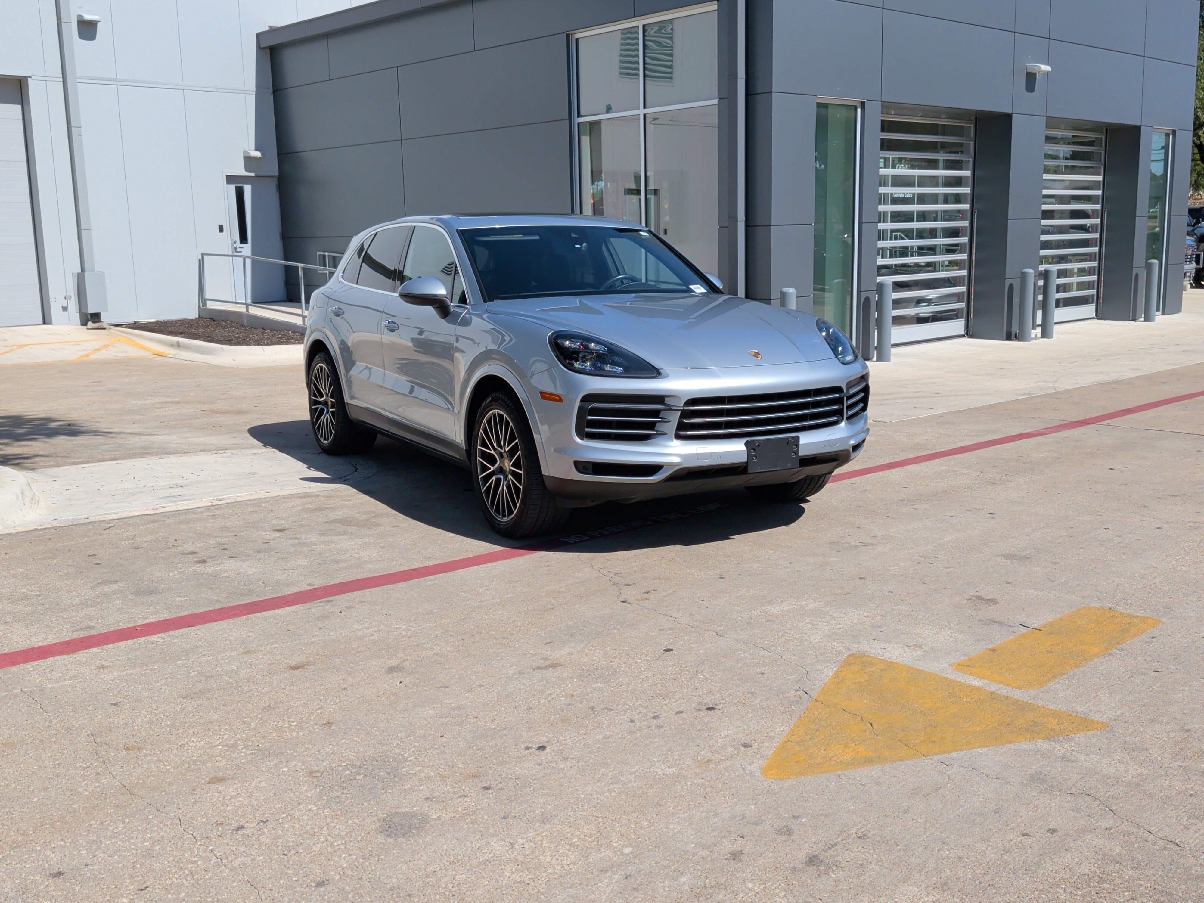 Used 2020 Porsche Cayenne AWD/4WD image 2
