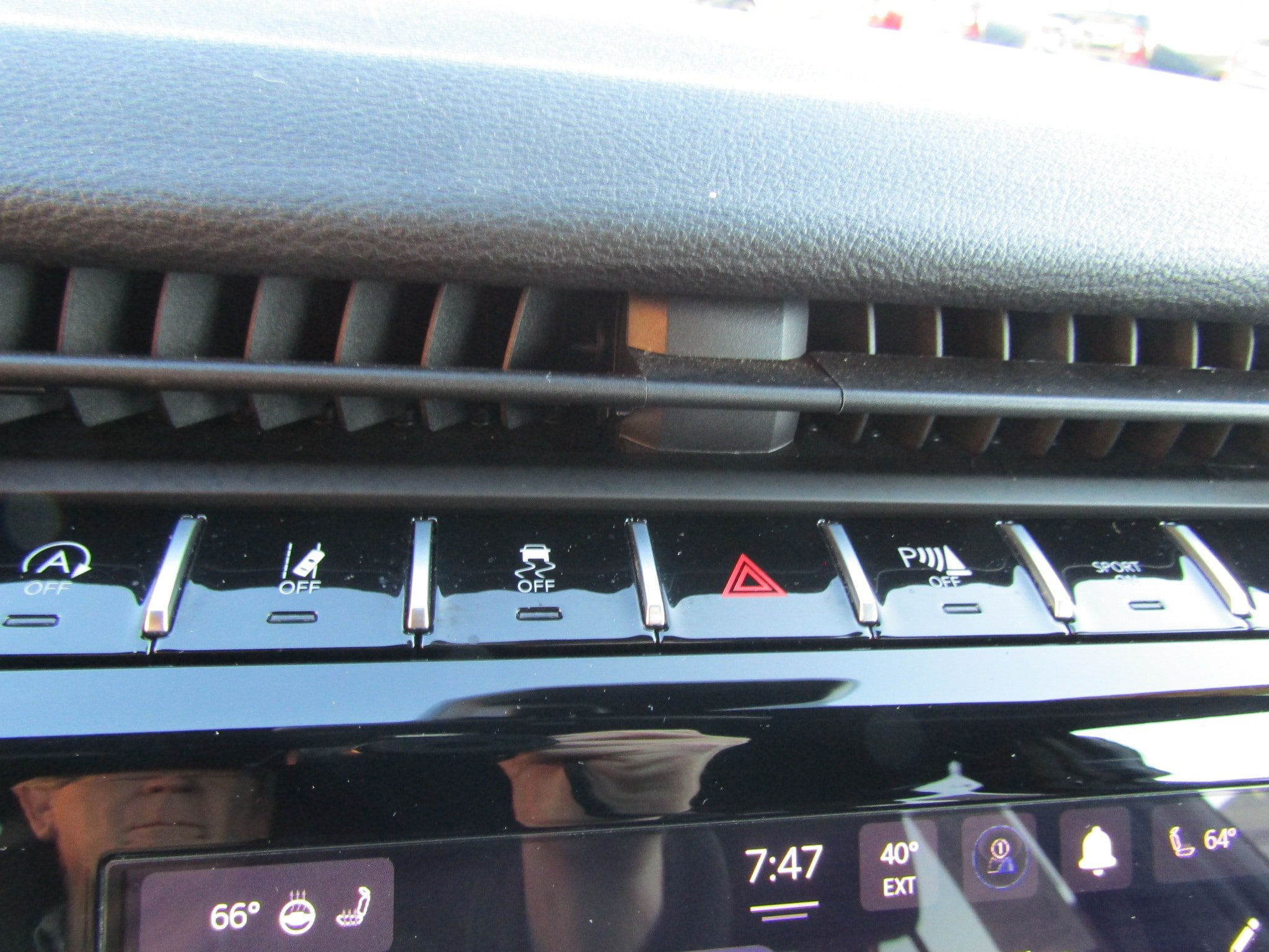 Used 2024 Jeep Grand Cherokee Altitude AWD/4WD image 36