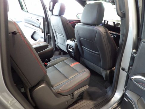 Used 2025 Chevrolet Traverse RS AWD/4WD image 24