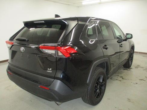 Used 2023 Toyota RAV4 LE AWD/4WD image 8