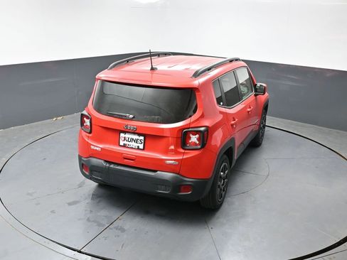 Used 2020 Jeep Renegade Latitude FWD image 45