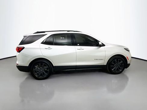 Used 2022 Chevrolet Equinox RS w/ RS Leather Package image 8