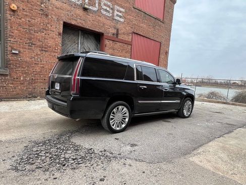 Used 2015 Cadillac Escalade ESV Premium image 4