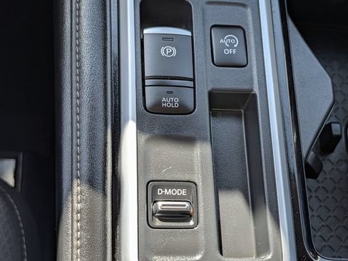 Used 2024 Nissan Pathfinder SV FWD image 16