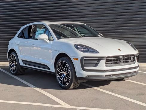 Certified 2026 Porsche Macan AWD/4WD image 9