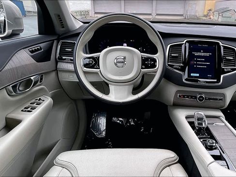 Used 2023 Volvo XC90 B6 Ultimate w/ Protection Package Premier image 8