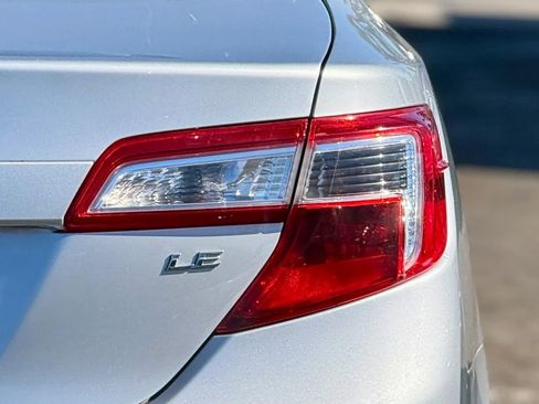 Used 2014 Toyota Camry LE image 5