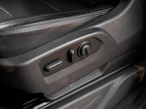 Used 2022 Chevrolet Silverado 2500 High Country w/ Safety Package II image 48