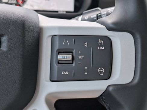 Used 2025 Land Rover Defender 130 X-Dynamic SE AWD/4WD image 31