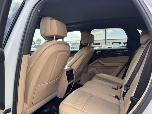 Used 2020 Porsche Cayenne image 16