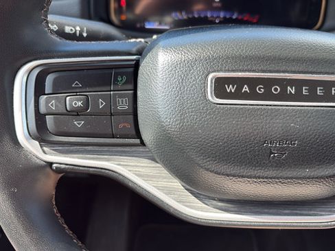 Used 2024 Jeep Wagoneer L Series II w/ Flexible Seating Group AWD/4WD image 9