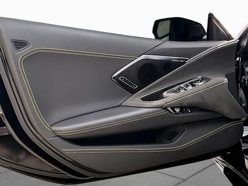 Used 2024 Chevrolet Corvette Stingray Premium Conv w/ Z51 Performance Package RWD image 17