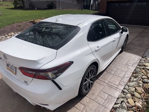 Used 2023 Toyota Camry SE w/ Cold Weather Package image 6