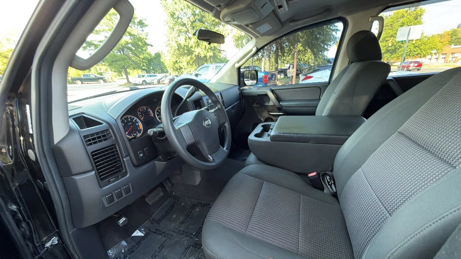 Used 2009 Nissan Titan SE RWD image 14
