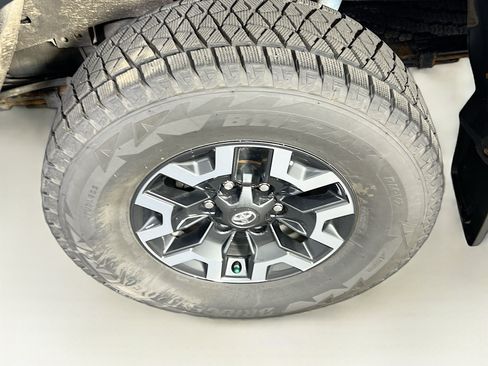 Used 2021 Toyota Tacoma TRD Off-Road w/ Technology Package AWD/4WD image 28