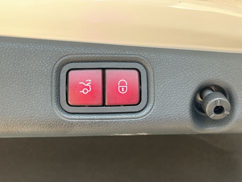 Used 2018 Mercedes-Benz E 300 image 29