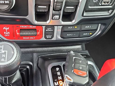 Used 2025 Jeep Wrangler Unlimited Rubicon image 24