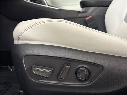 Certified 2022 Toyota RAV4 XLE Premium image 27