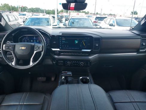 Used 2024 Chevrolet Silverado 1500 High Country w/ High Country Premium Package AWD/4WD image 15