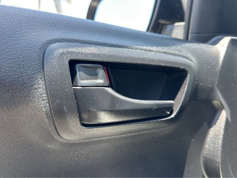 Used 2022 Toyota Tacoma SR image 32