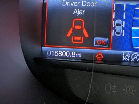 Used 2022 Ford Edge SEL w/ Convenience Package image 16