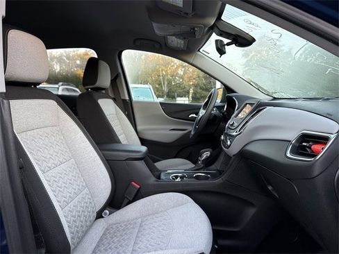 Used 2022 Chevrolet Equinox LS image 16