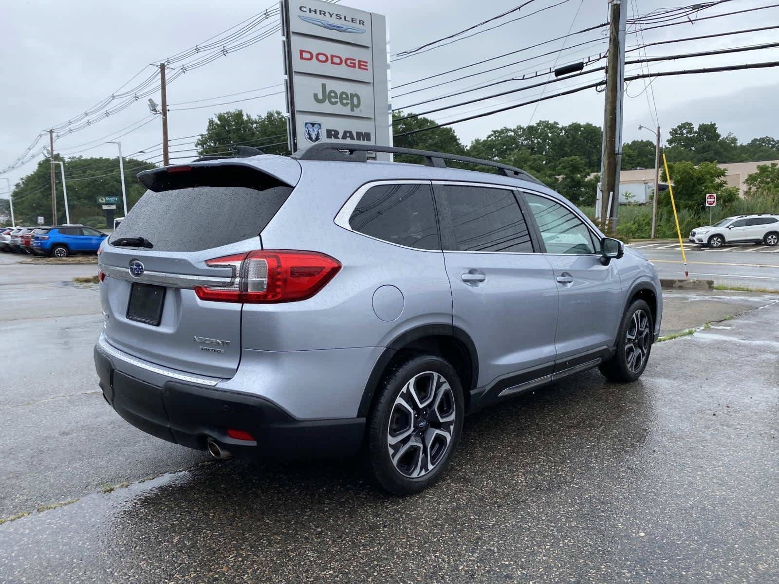 Used 2023 Subaru Ascent Limited w/ Technology Package AWD/4WD image 3