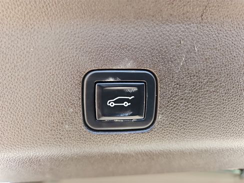 Used 2022 Chevrolet Tahoe LT w/ LT Signature Plus Package image 17