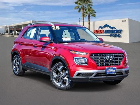 Used 2025 Hyundai Venue SEL FWD image 1
