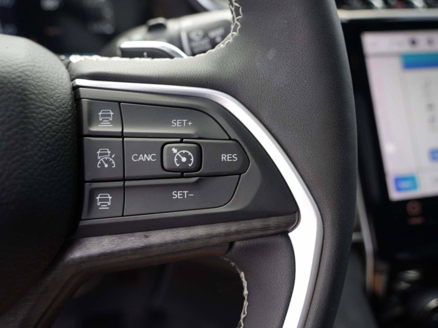 Used 2024 Jeep Grand Cherokee L Limited w/ Luxury Tech Group II RWD image 21