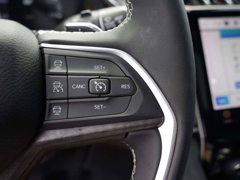 Used 2024 Jeep Grand Cherokee L Limited w/ Luxury Tech Group II RWD image 21