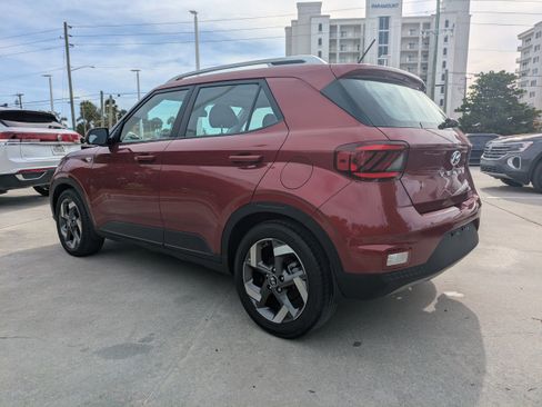 Used 2024 Hyundai Venue SEL FWD image 6