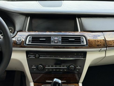 Used 2014 BMW 750Li image 25