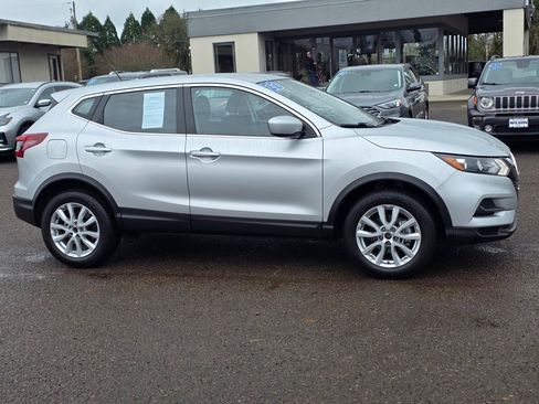 Used 2022 Nissan Rogue Sport S image 9