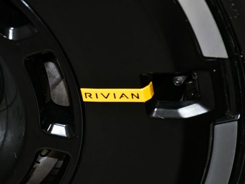 Used 2025 Rivian R1S Adventure image 94