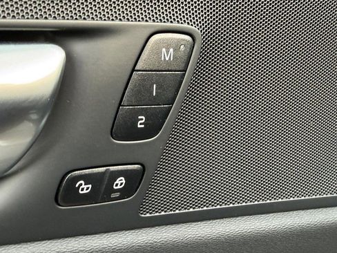 Certified 2025 Volvo XC60 B5 Core image 17