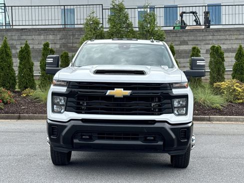 Used 2024 Chevrolet Silverado 3500 W/T AWD/4WD image 3