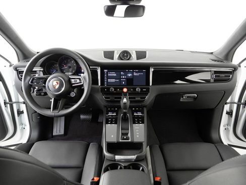 Certified 2026 Porsche Macan AWD/4WD image 19