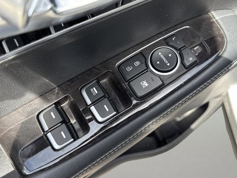 Used 2018 Kia Sorento FWD image 21