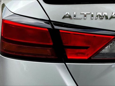 Used 2019 Nissan Altima 2.5 SR w/ SR Premium Package image 24