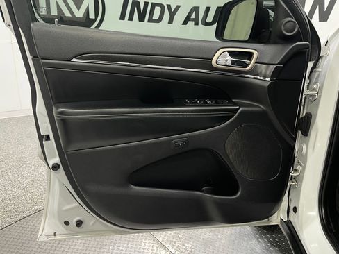 Used 2017 Jeep Grand Cherokee Limited image 15