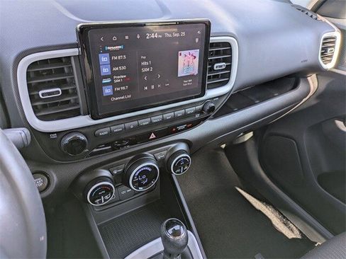 Certified 2022 Hyundai Venue Limited image 11