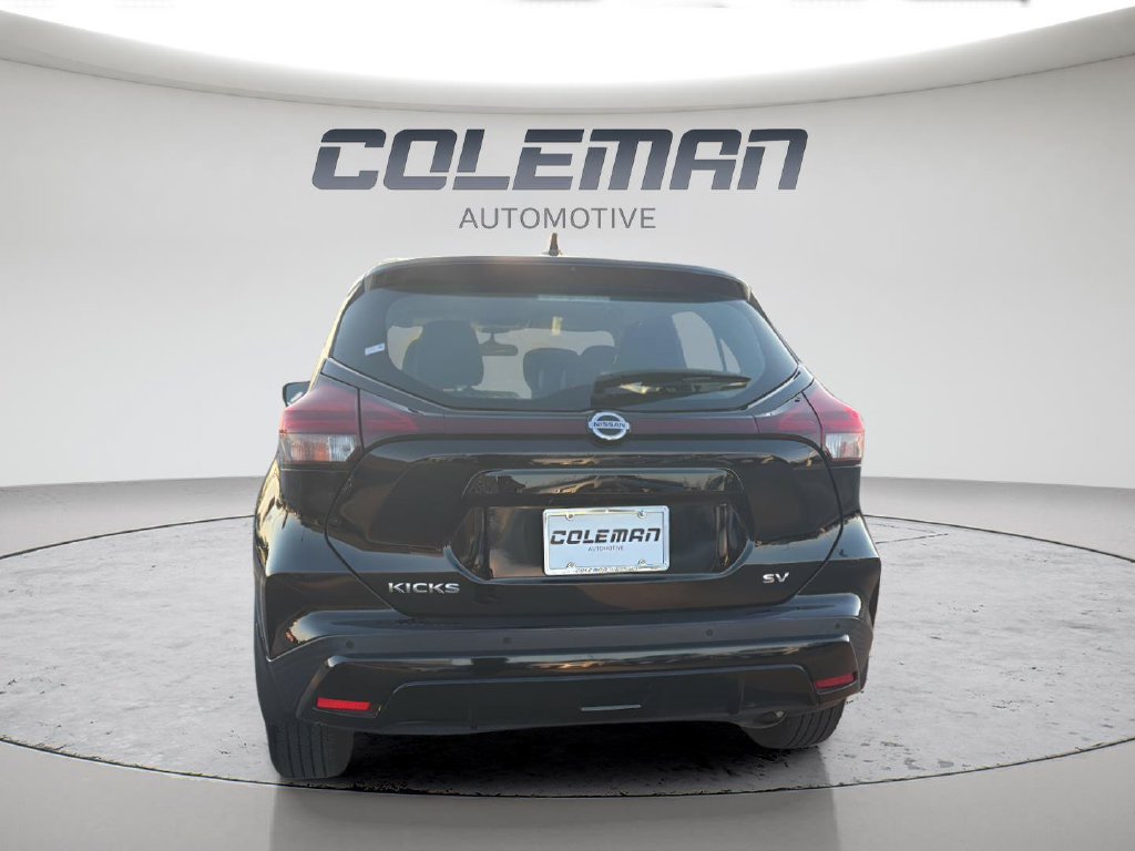 Used 2021 Nissan Kicks SV FWD image 4